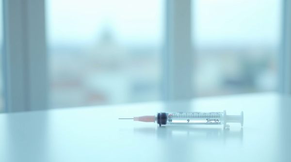 Pourquoi les injections d'acide hyaluronique à Toulouse sont-elles la solution contre-intuitive aux signes du vieillissement ?